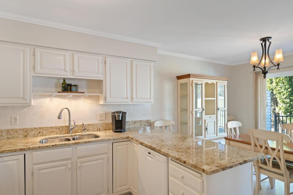 6140 Creek View Ridge, Minnetonka, MN 55345