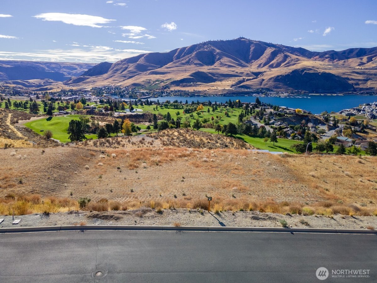 925 Long Drive, Chelan, WA 98816