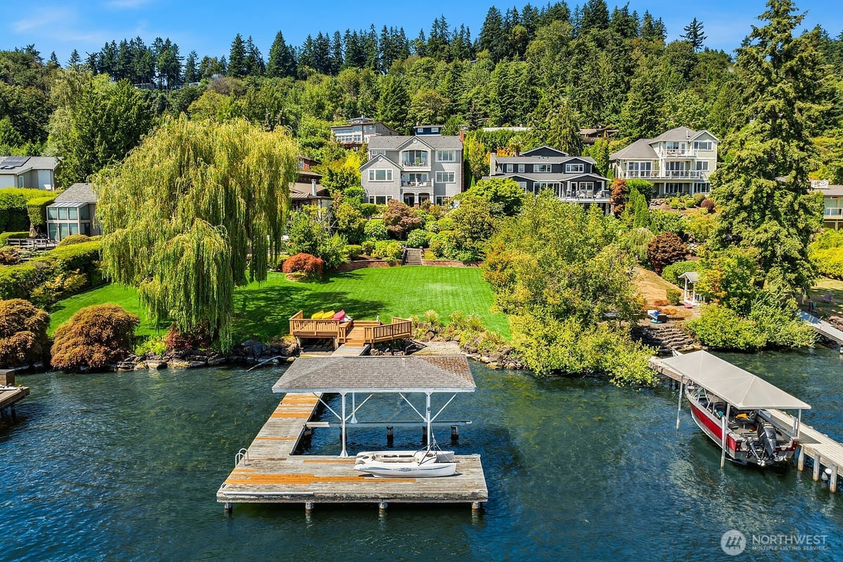 8260 Avalon Drive, Mercer Island, WA 98040