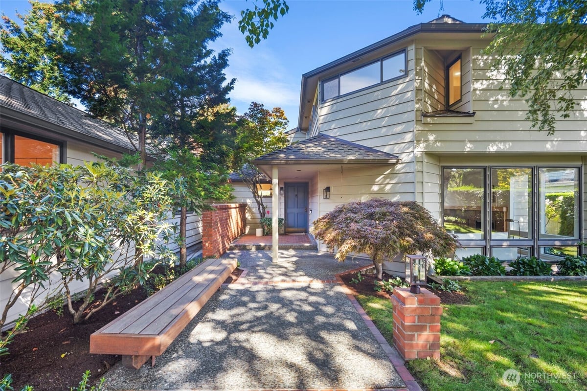 4662 95th Avenue NE, Yarrow Point, WA 98004