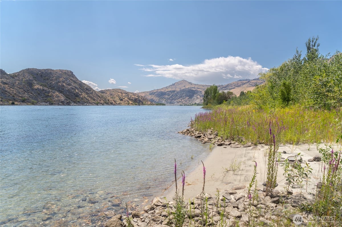 24888 US Hwy 97, Chelan, WA 98816