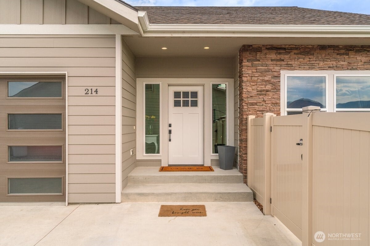 214 Solomon Loop NW, East Wenatchee, WA 98802