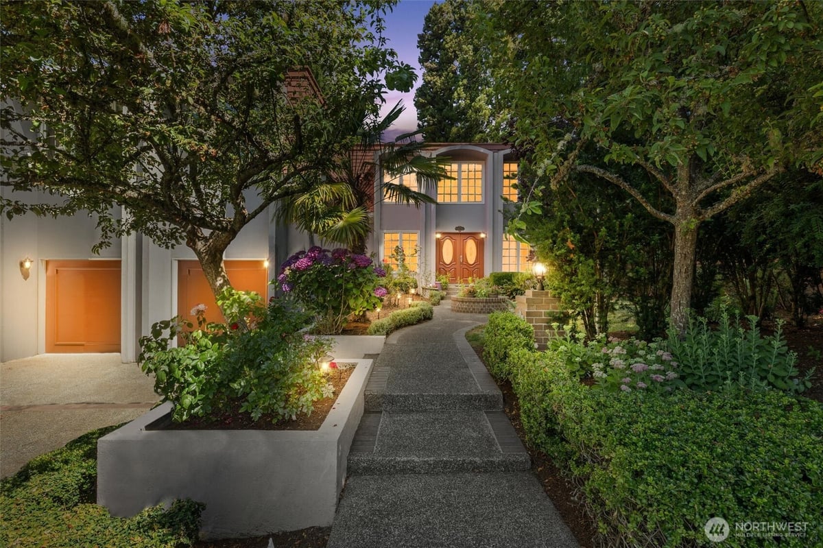 16530 76th Avenue W, Edmonds, WA 98026