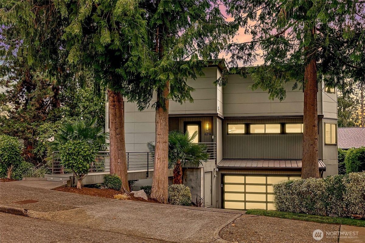 6214 52nd Avenue NE, Seattle, WA 98115