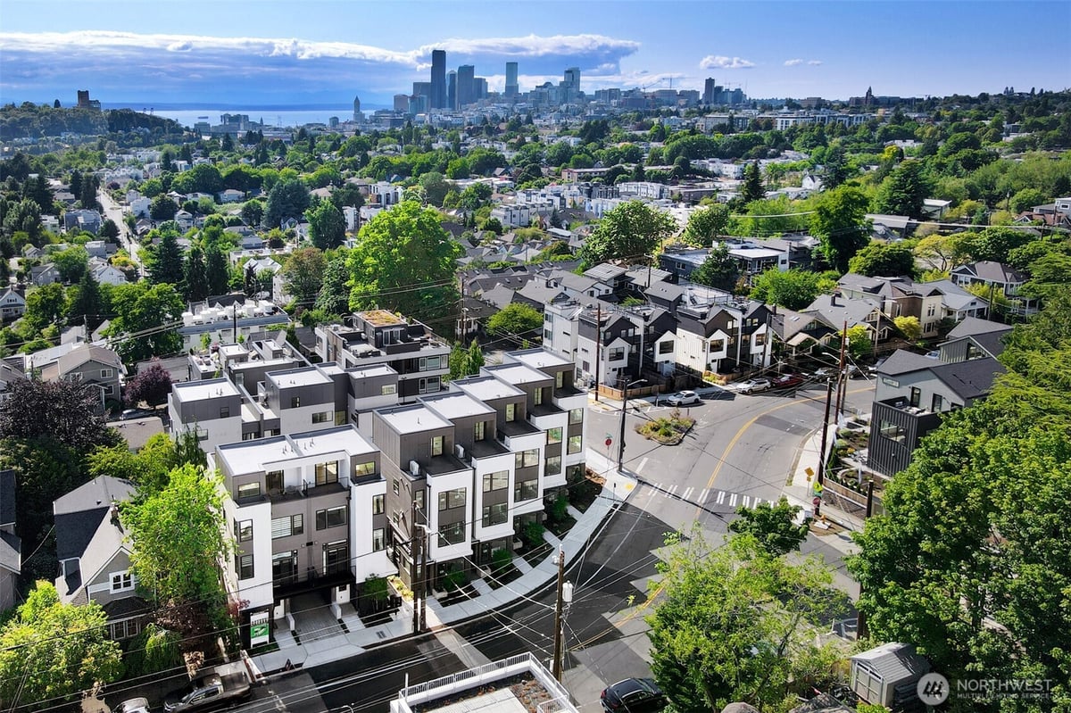 1301 D 31st Avenue S