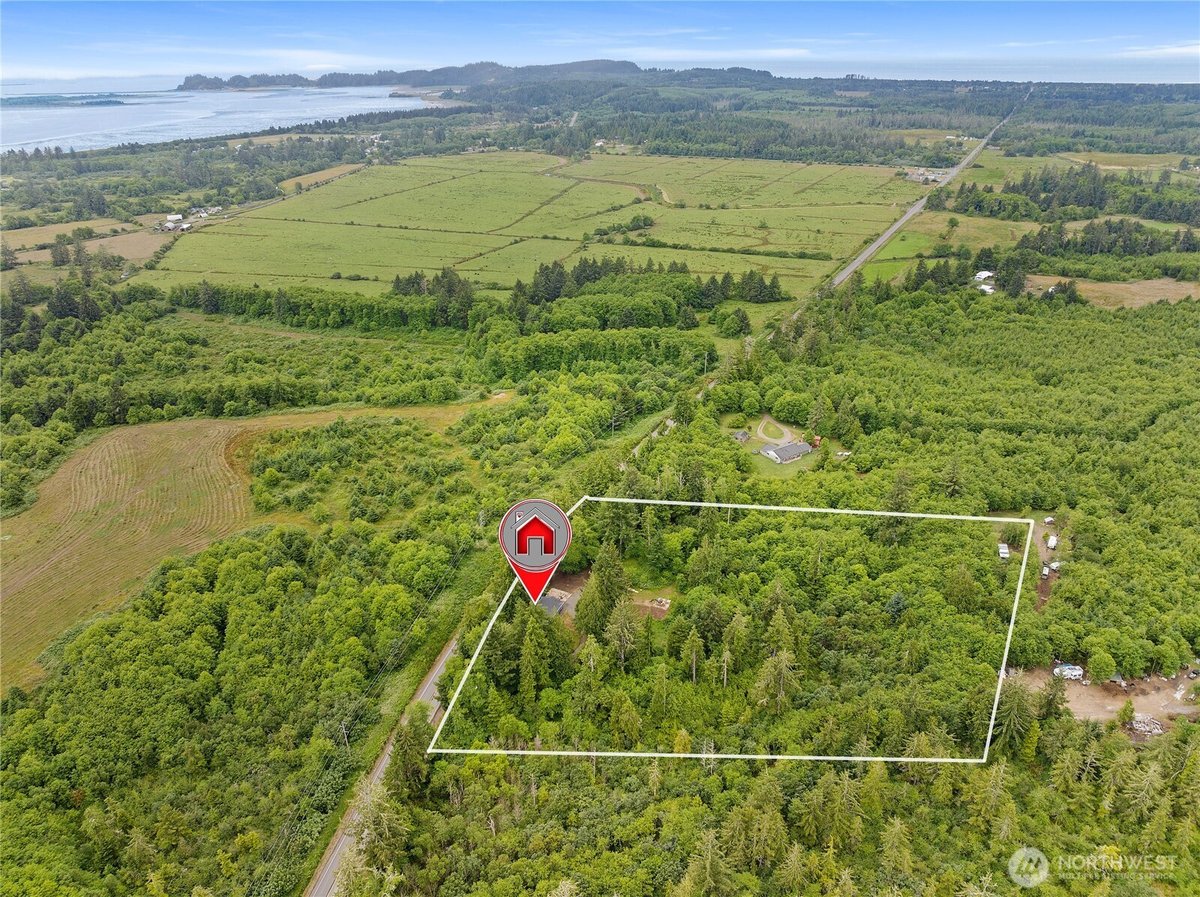 2693 State Rt 101, Ilwaco, WA 98624