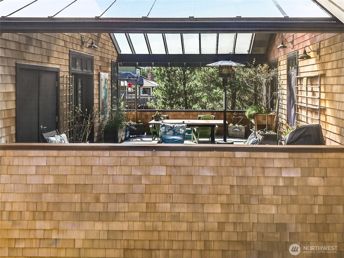 306 6th Street NW, Long Beach, WA 98631 - 5