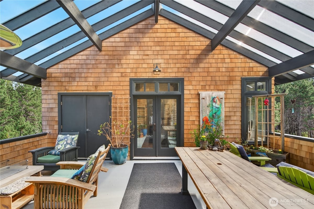 306 6th Street NW, Long Beach, WA 98631 - 9