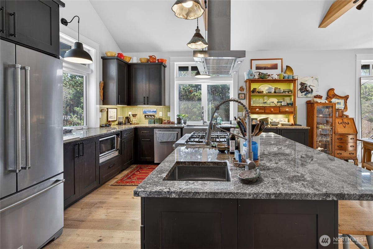 306 6th Street NW, Long Beach, WA 98631 - 16