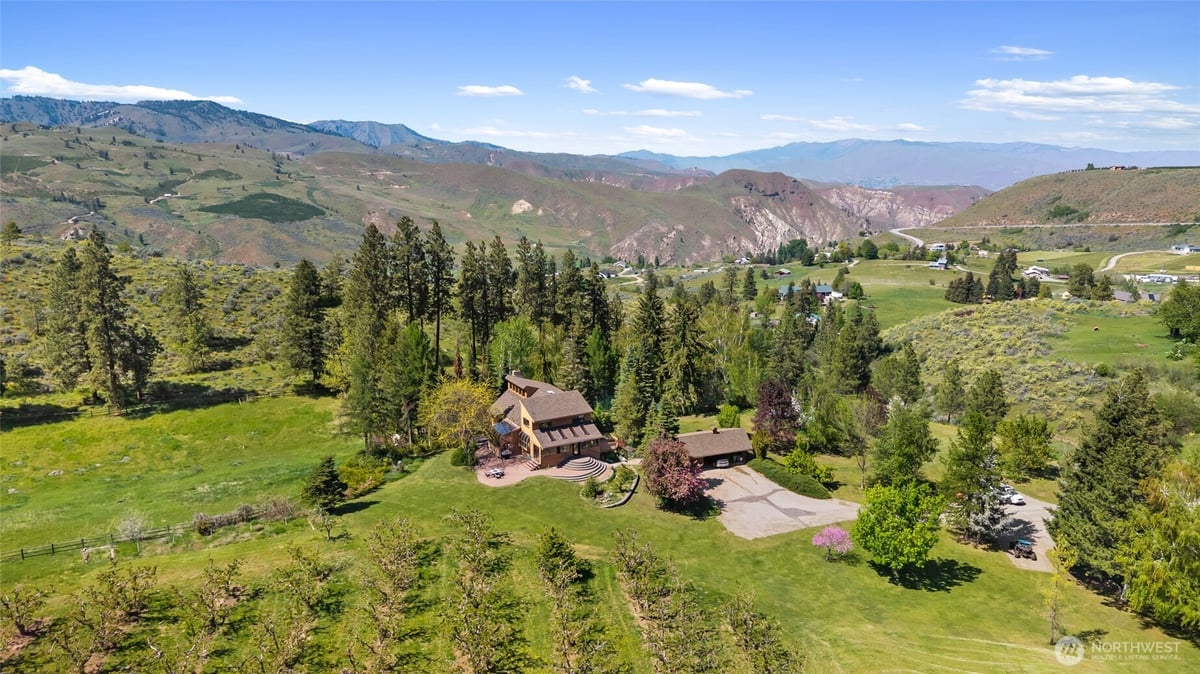 712 Moonlit Lane, Wenatchee, WA 98801
