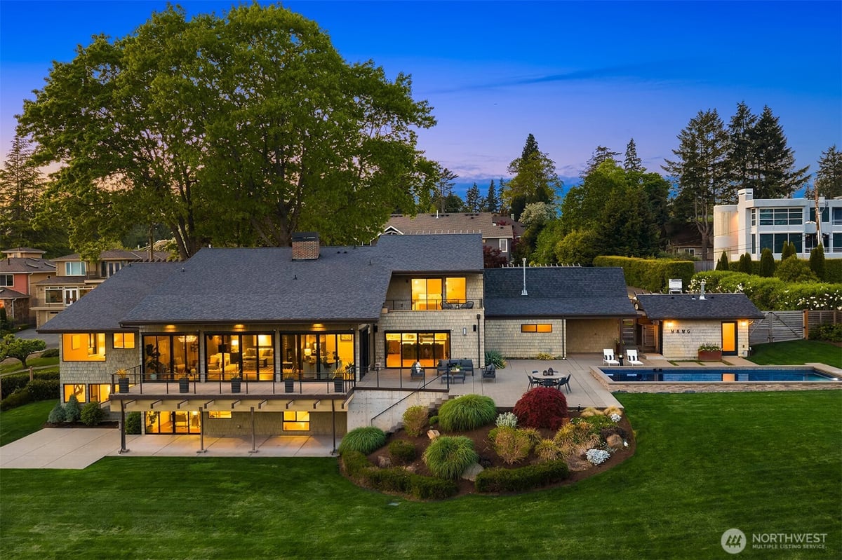 8221 NE 117th Street, Kirkland, WA 98034