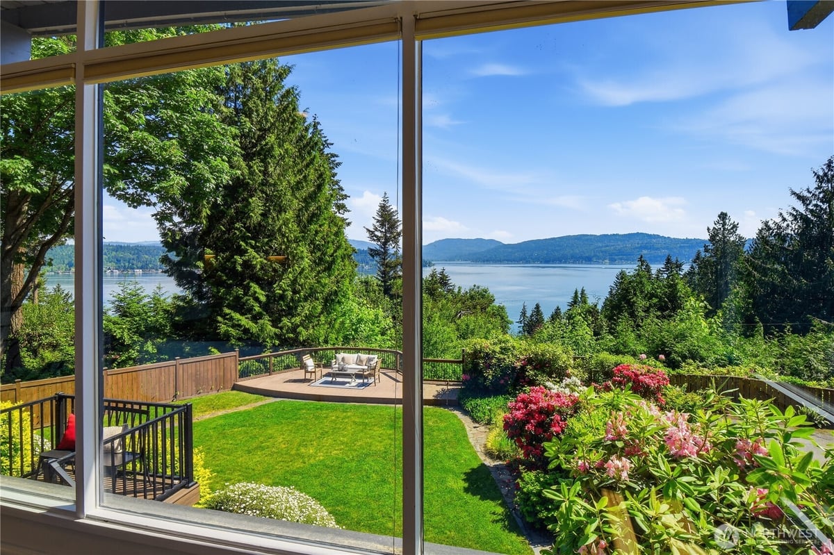 639 W Lake Sammamish Parkway NE, Bellevue, WA 98008