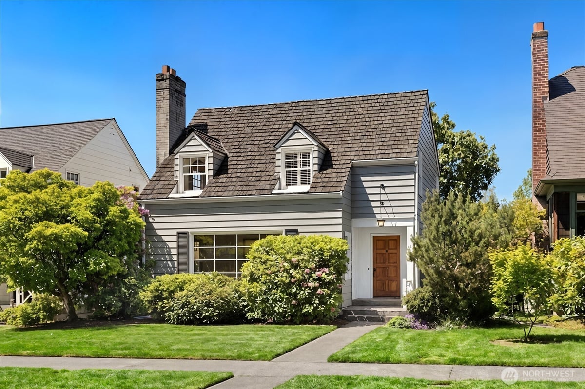 3863 44th Avenue NE, Seattle, WA 98105
