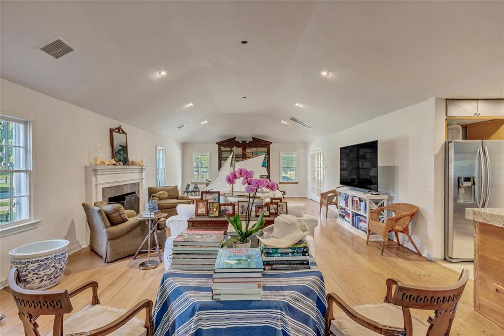 1801 Drakestone Avenue, Nichols Hills, OK 73120