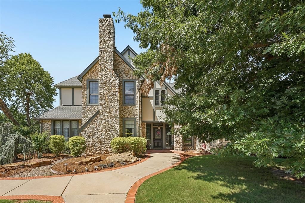 425 Country Club Drive
