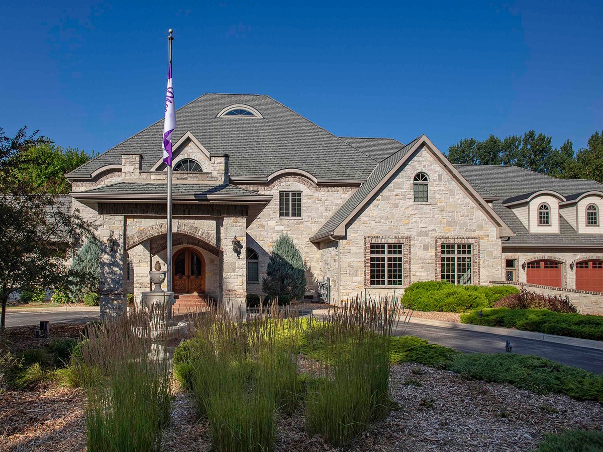 1071 HILL Drive (Village of Hobart)