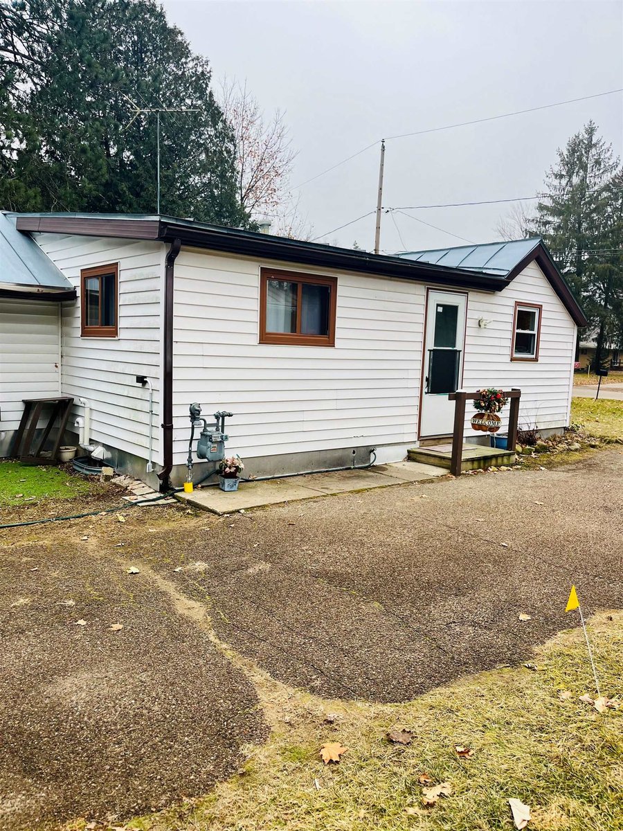 E1753 AMY STREET (TOWN OF FARMINGTON), WAUPACA, WI 54981 Shambeau