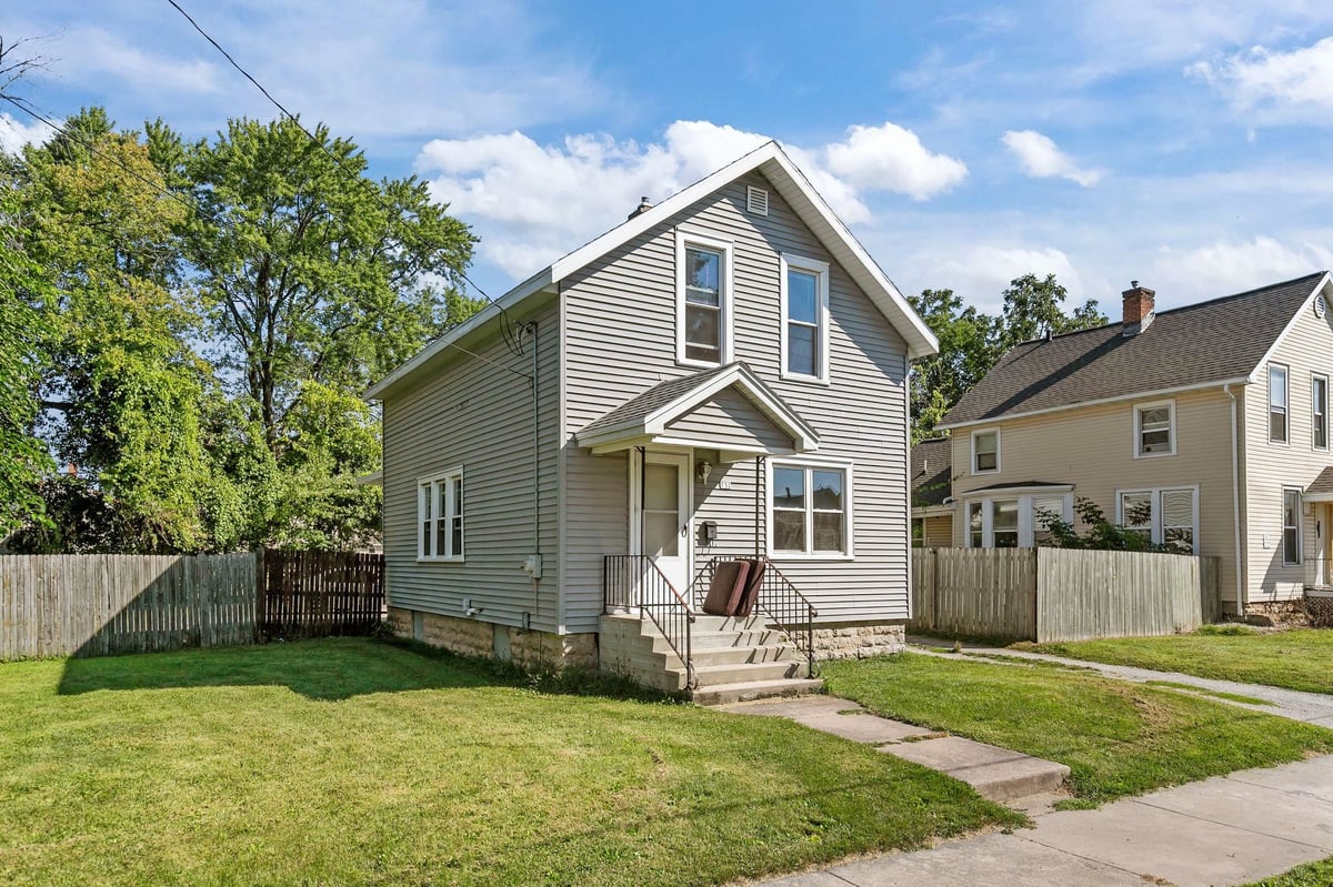 752 WOODLAND Avenue (City of Oshkosh)