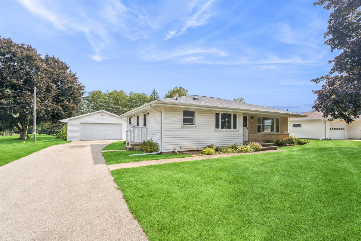 N1564 RIDGEWAY Drive (Village of Greenville)