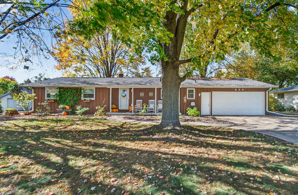 689 S OAKWOOD Road (City of Oshkosh)