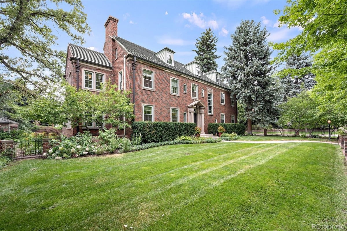 869 Vine Street