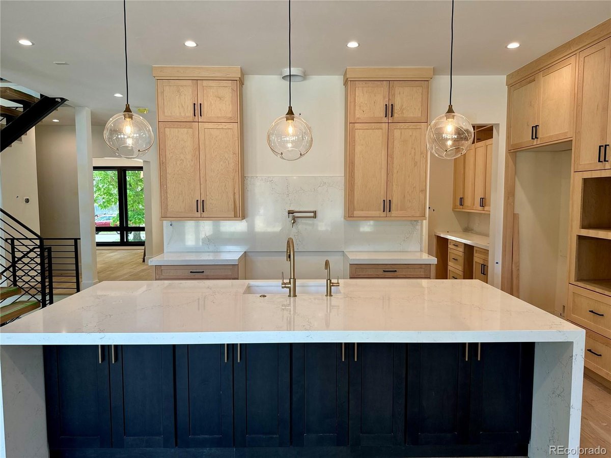 2442 S Saint Paul Street