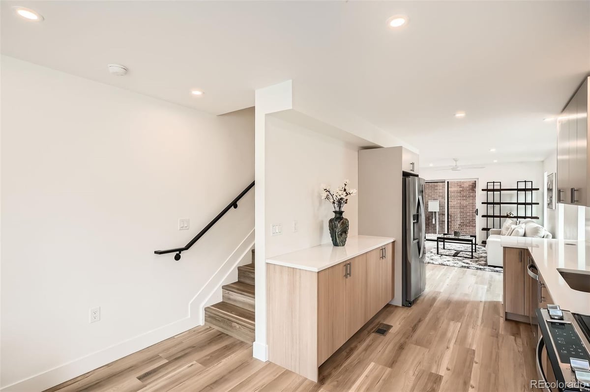 115 W 2nd Avenue #104