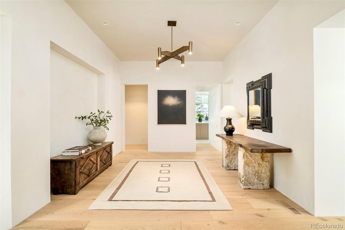 20 Viking Drive