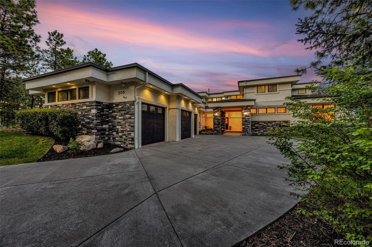 205 Cobblestone Way