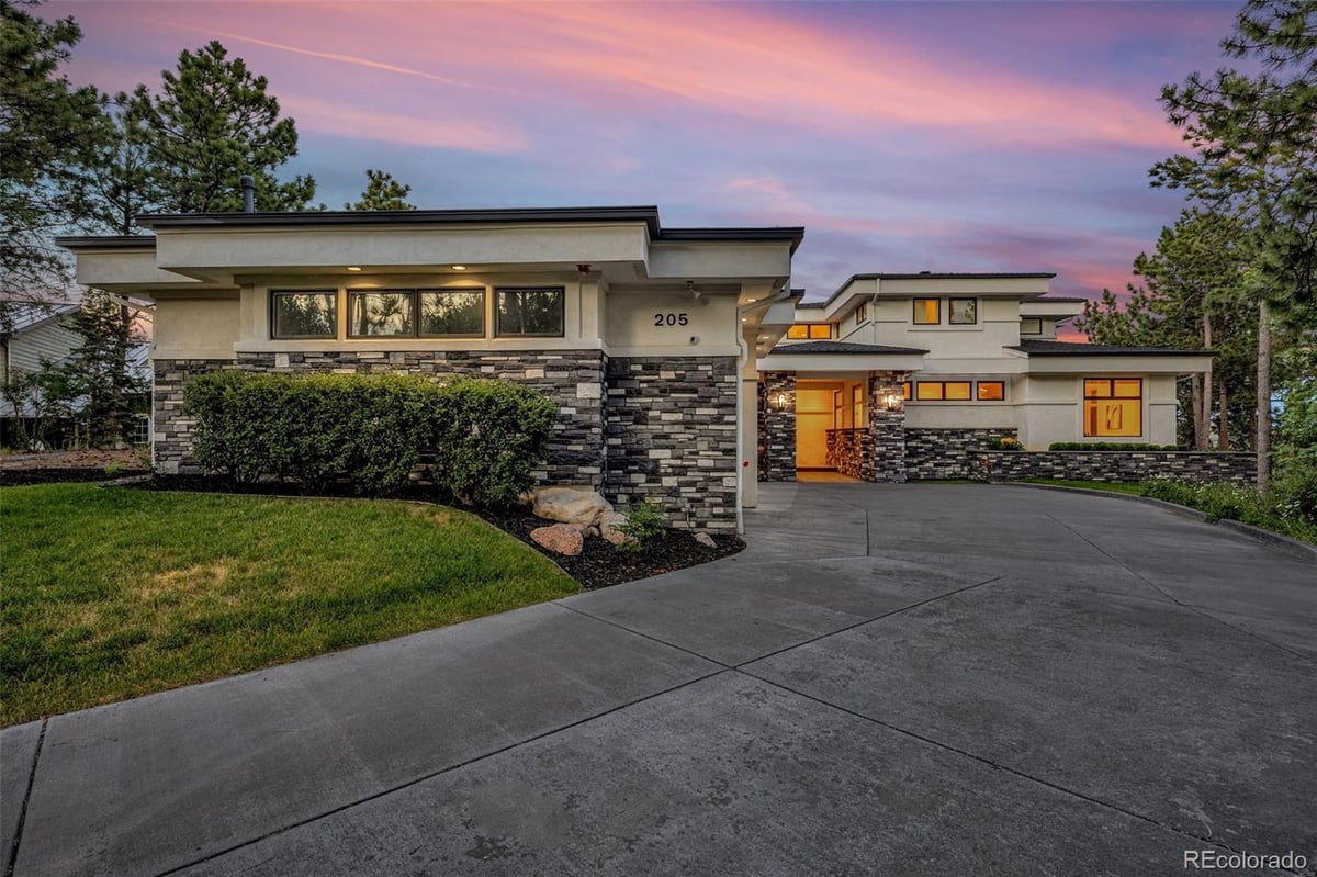 205 Cobblestone Way