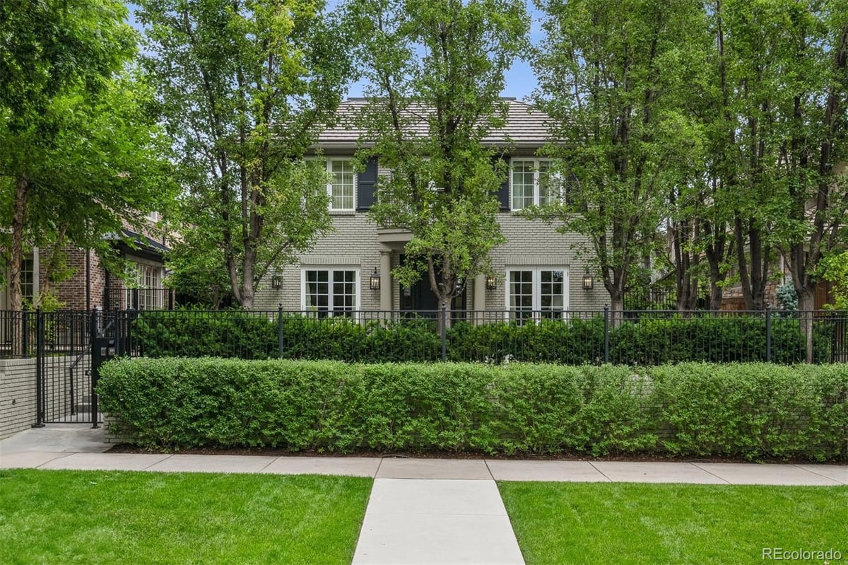 450 Steele Street