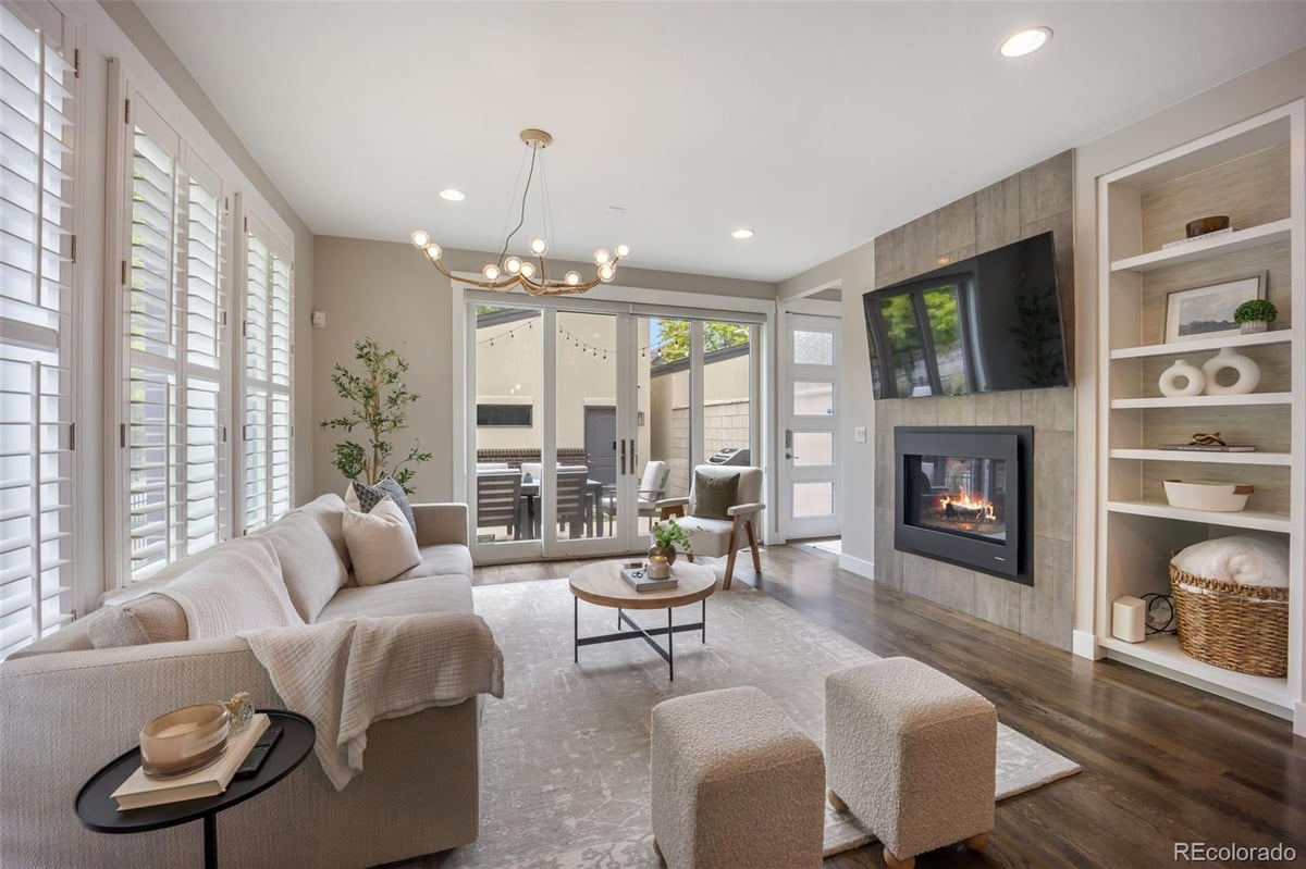 3690 W Byron Place