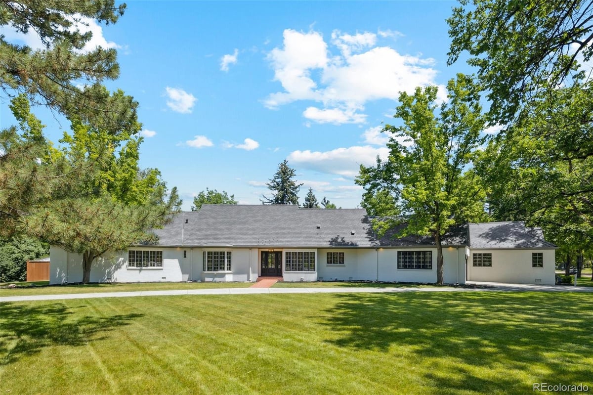 3360 S Columbine Circle