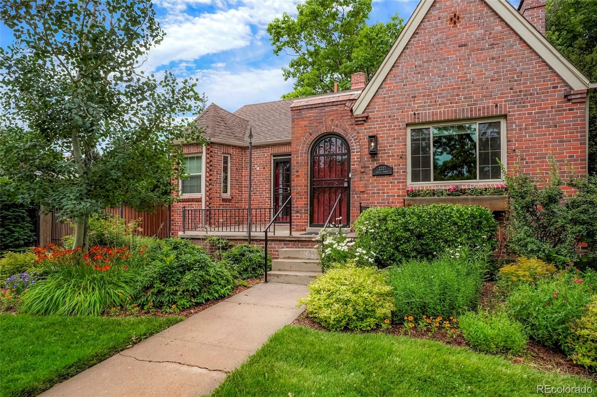 2227 Locust Street