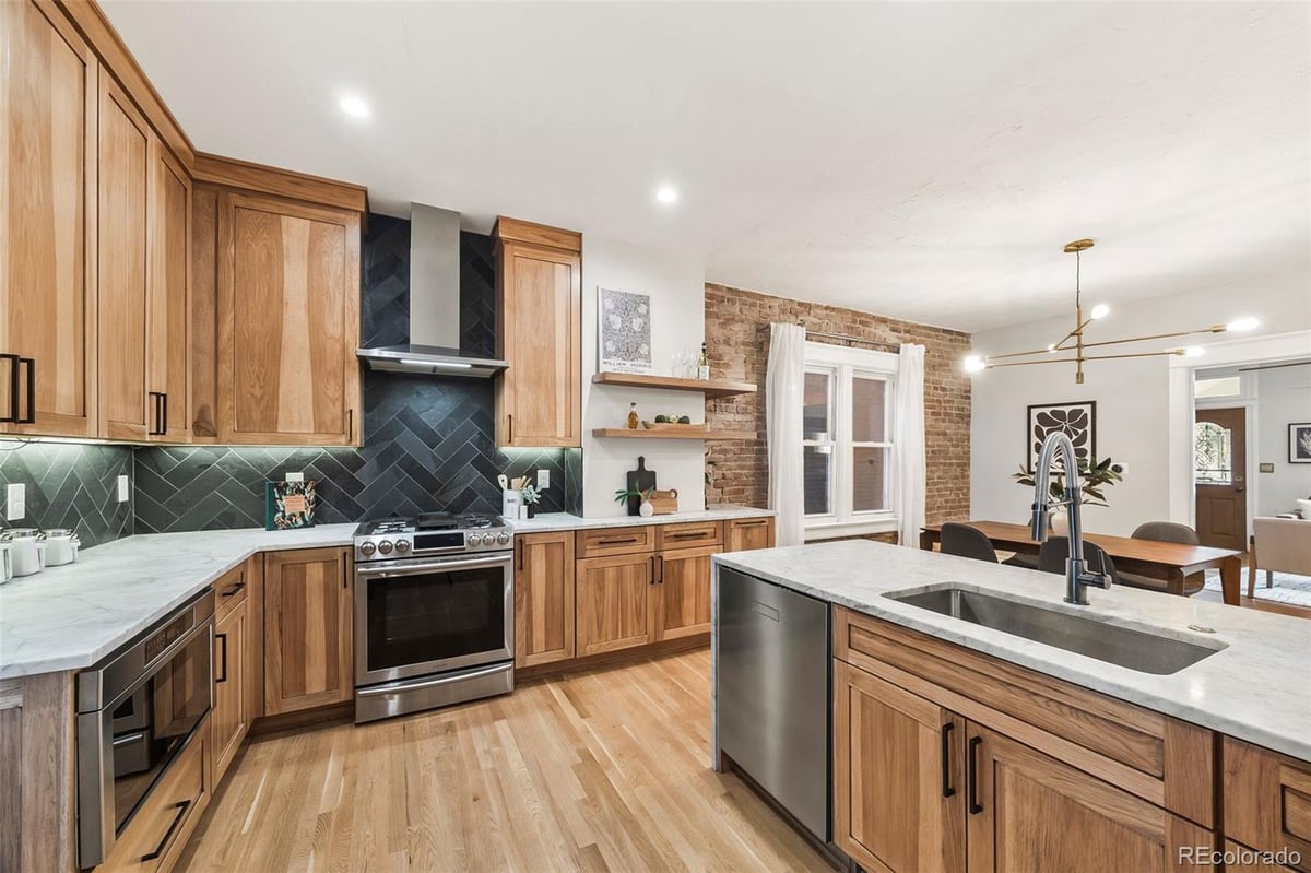 35 W Byers Place