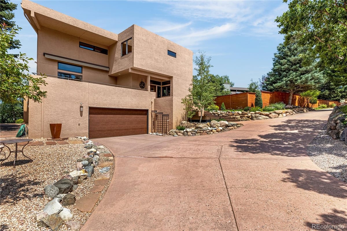 531 Crystal Hills Boulevard