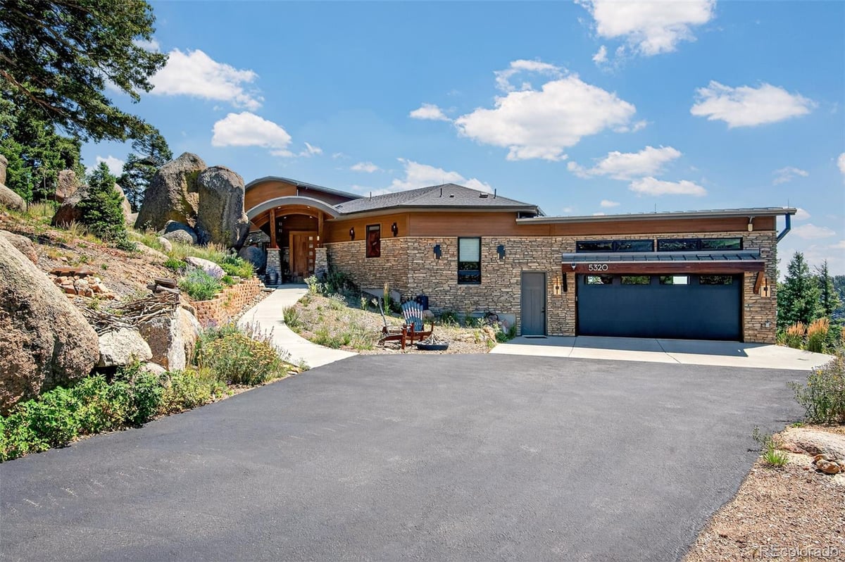 5320 Lost Cabin Road