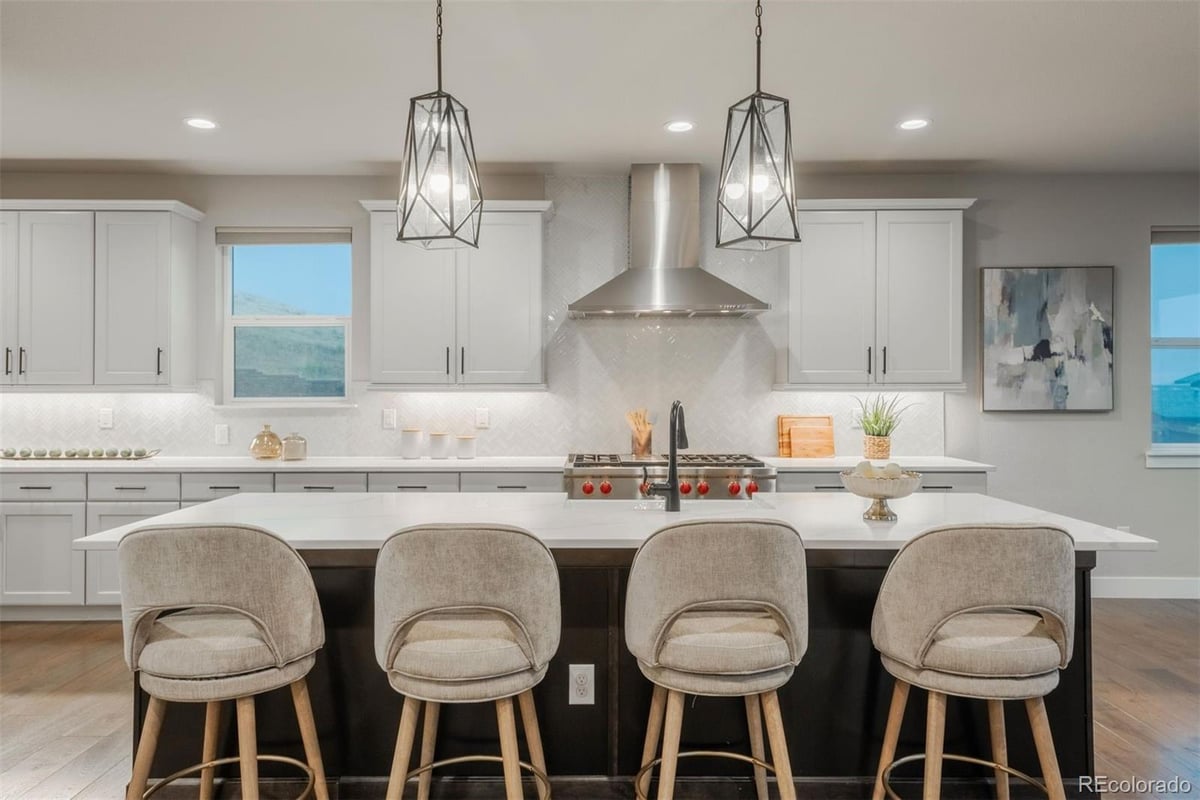 9398 Rockbluff Point