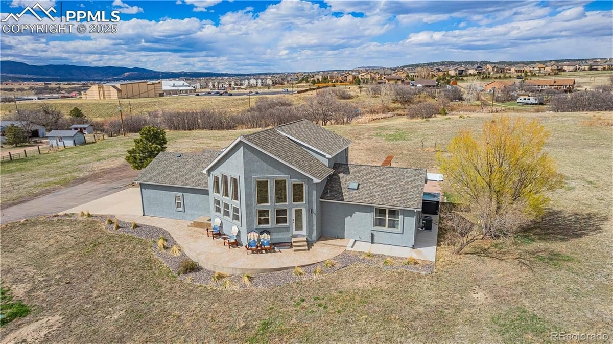 545 Struthers Loop