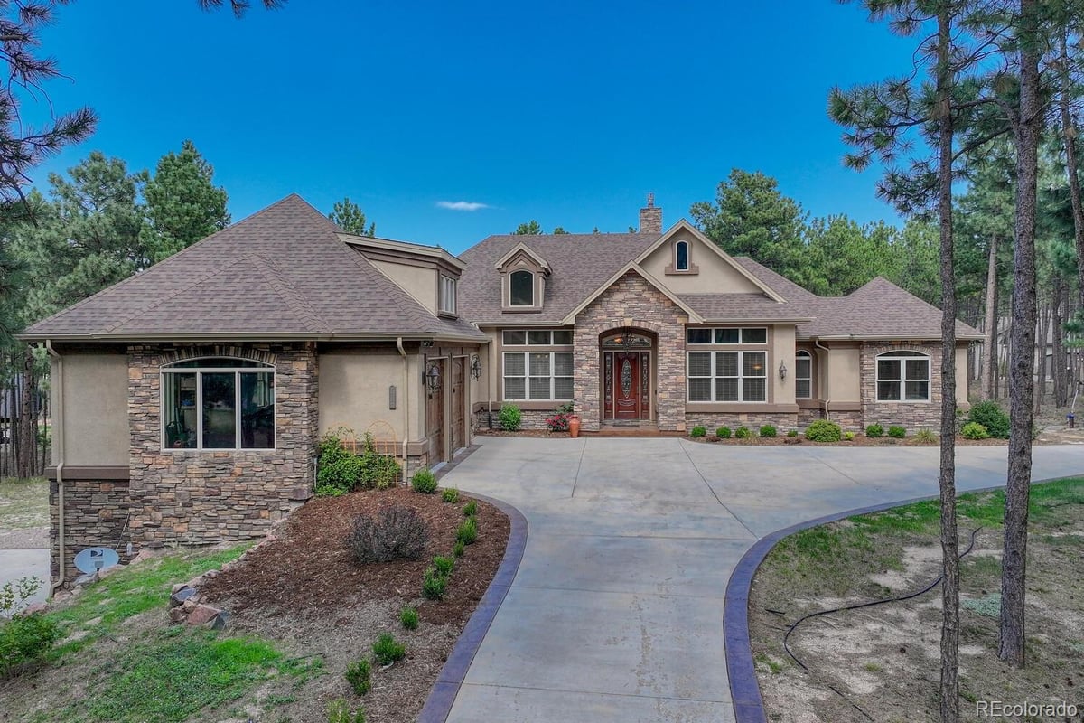 1360 Trumpeters Court