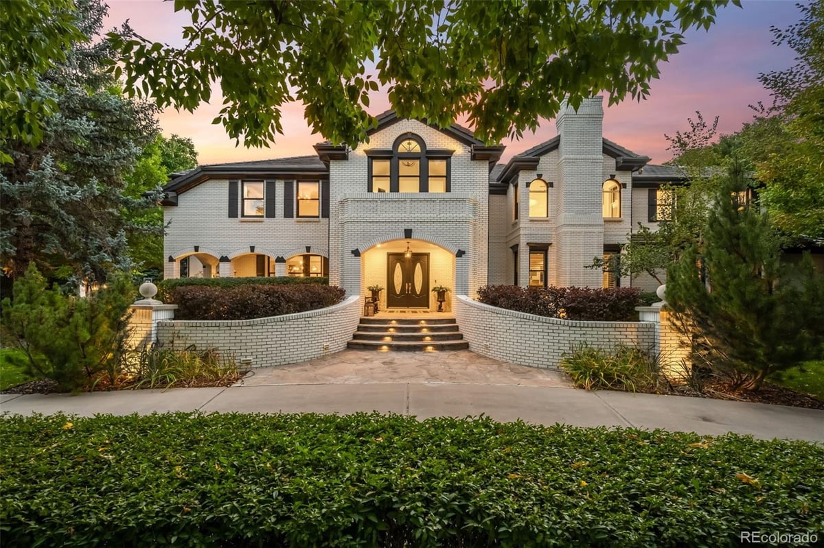 4903 S Elizabeth Circle