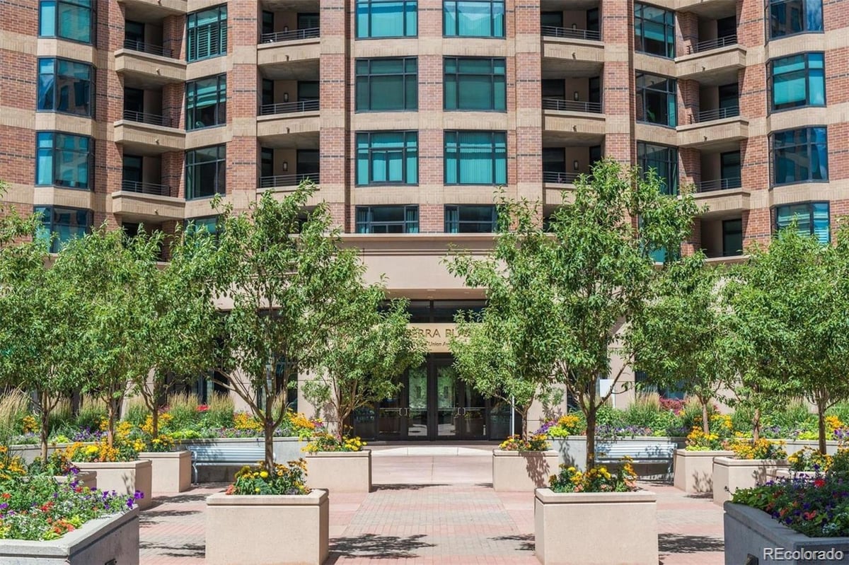 8100 E Union Avenue #2301