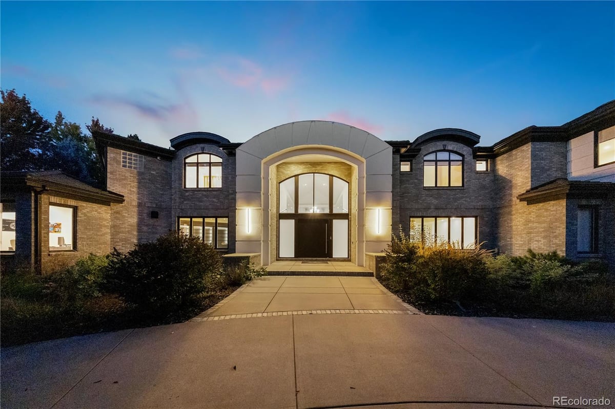 4936 S Fillmore Court