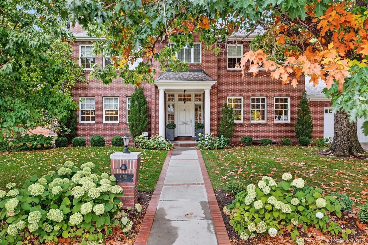 1 S Jasmine Street