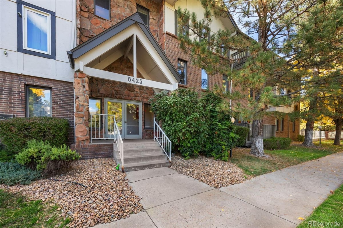 6425 S Dayton Street #302