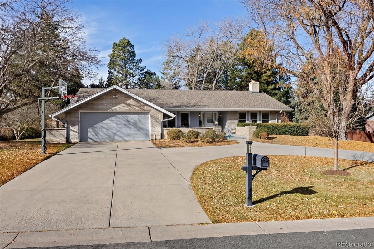 5633 E Southmoor Circle