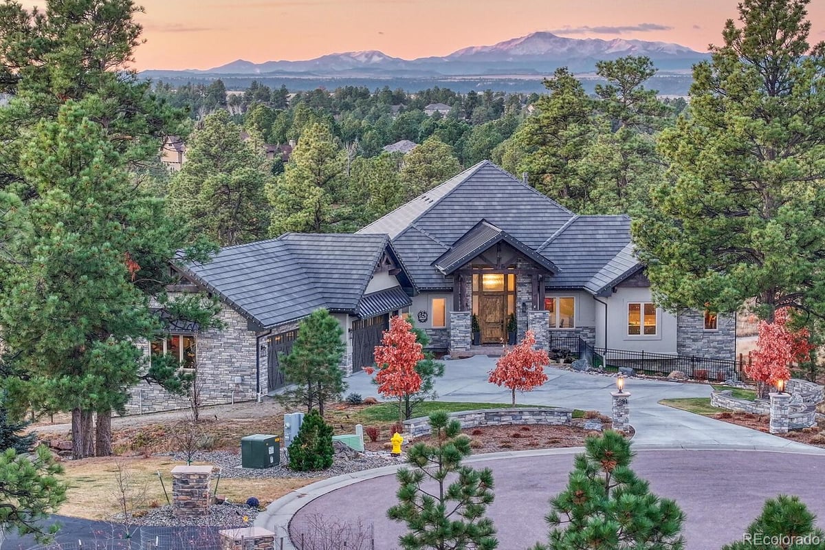 5694 Hidden Oaks Way