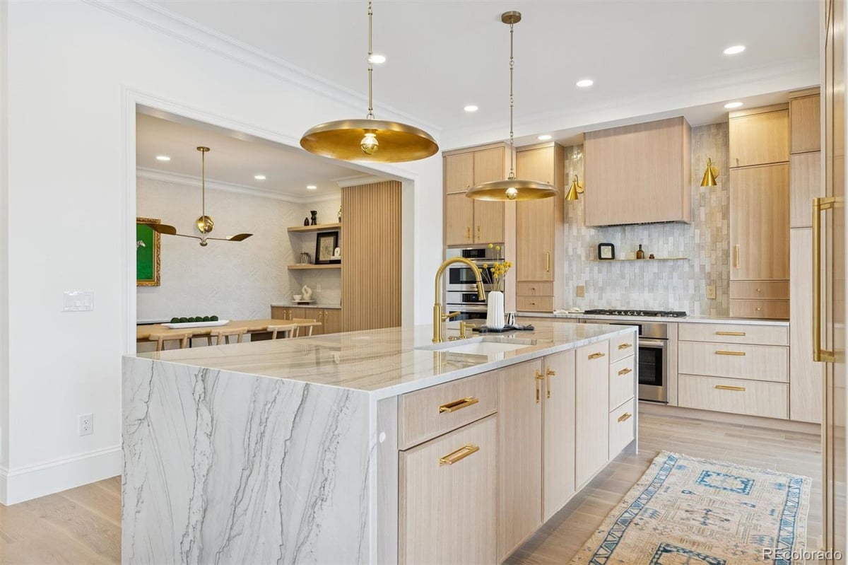 2552 E Alameda Avenue #47