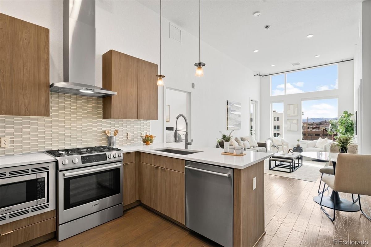 1616 S Broadway #300