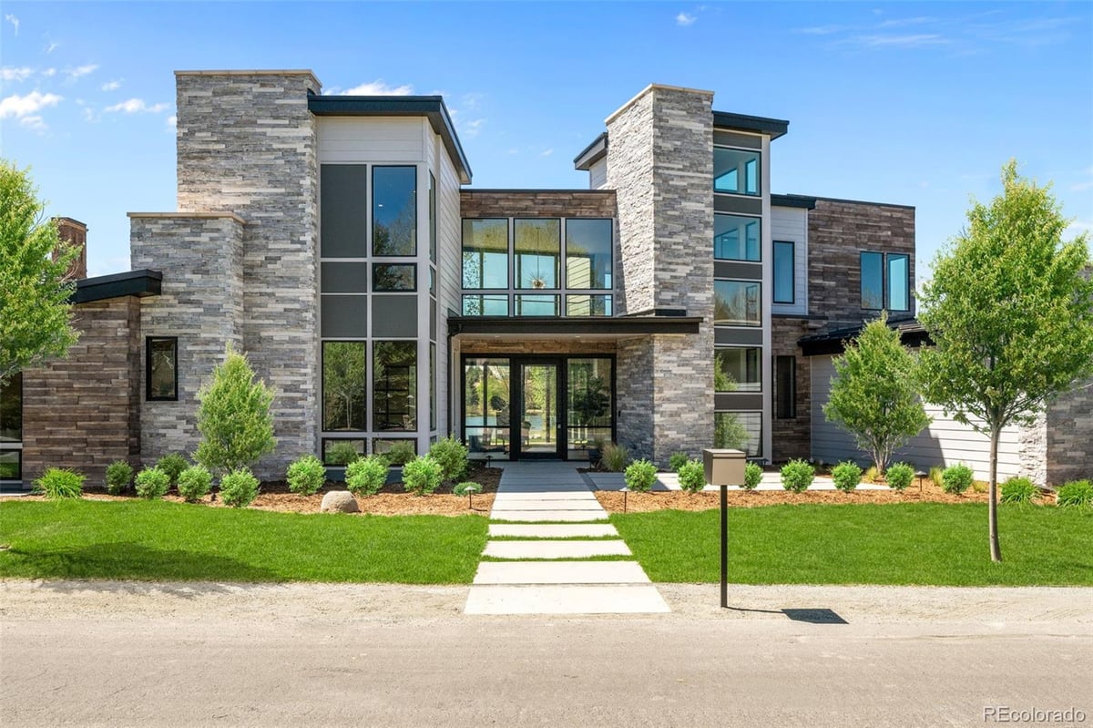 15 Sandy Lake Road